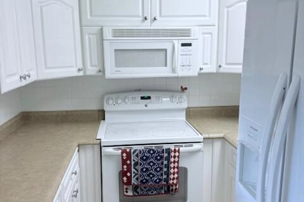 1027 Berkshire B, Deerfield Beach: photo 1 of 18