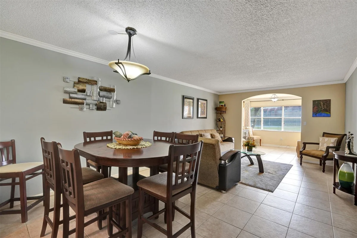 9821 Sunrise Lakes Blvd #106, Sunrise: photo 1 of 25