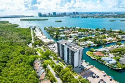 2640 NE 135th St #312, North Miami: photo 1 of 12