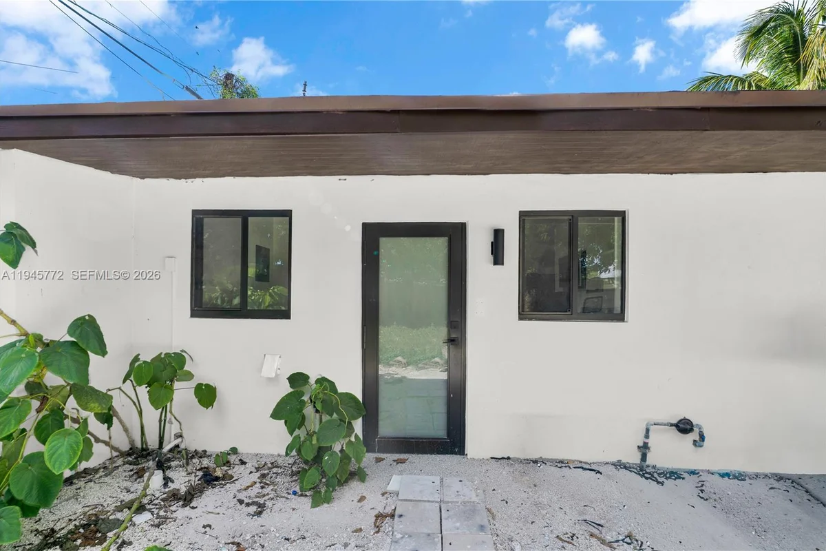3040 NW 93rd St #A, Miami: photo 1 of 6