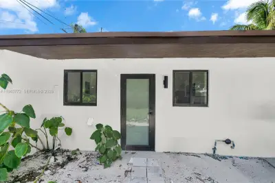 3040 NW 93rd St #A, Miami: photo 1 of 6