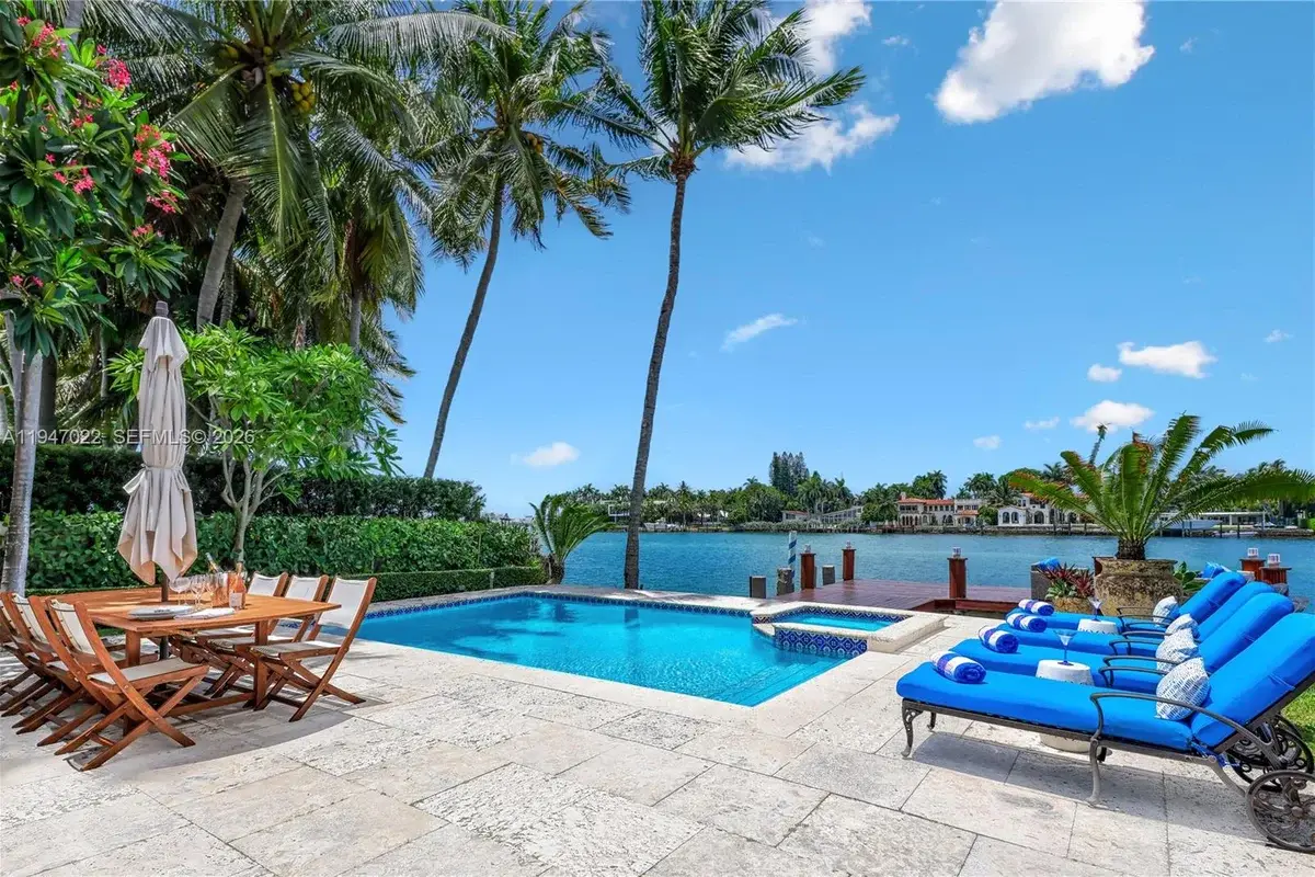 56 S Hibiscus Dr, Miami Beach: photo 1 of 44