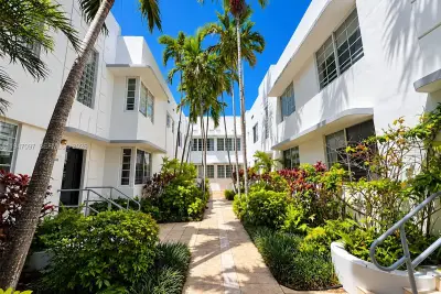 1000 Meridian Ave #17, Miami Beach: photo 1 of 8