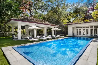4100 Kiaora St, Miami: photo 1 of 35