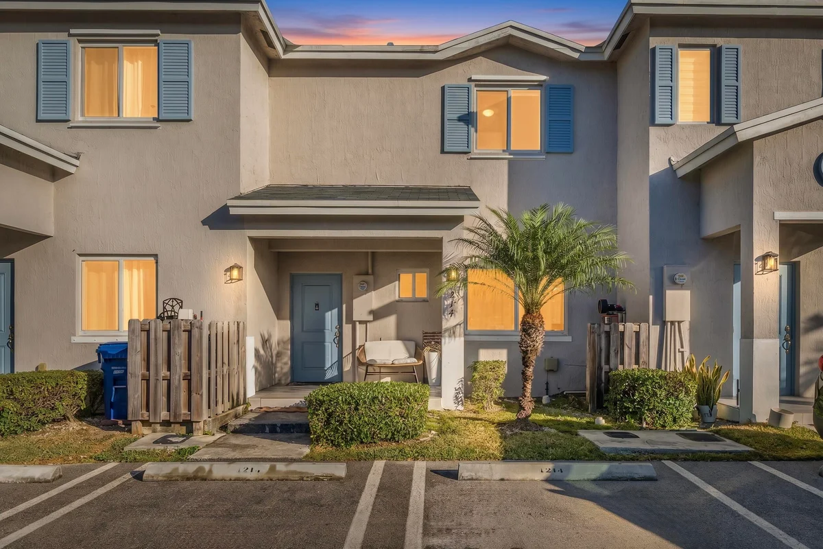 1214 NW 4th Ln, Homestead: photo 1 of 19