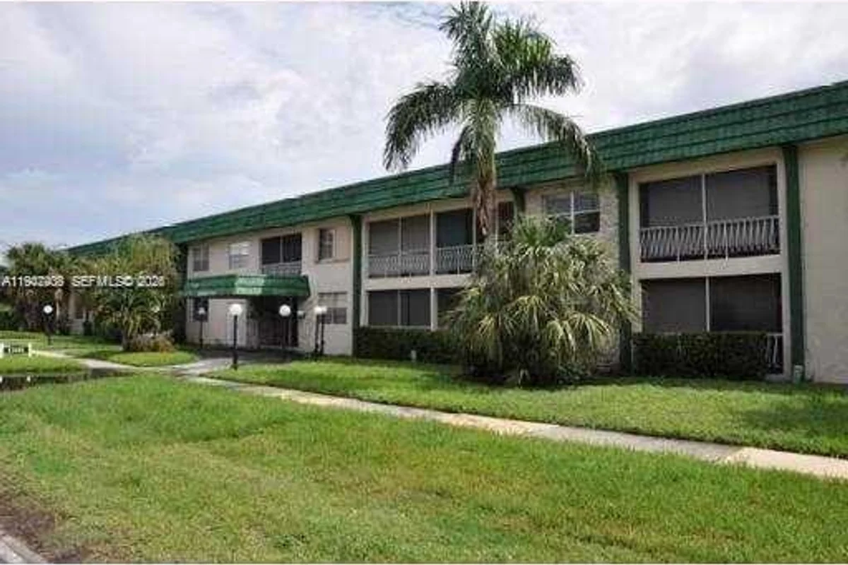 13101 Memorial Hwy #219, North Miami: photo 1 of 7