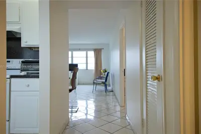 2309 Park Ln #304, Hollywood: photo 1 of 20