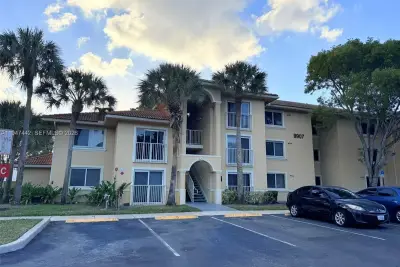 9907 Westwood Dr #21-2, Tamarac: photo 1 of 12