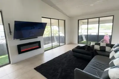 16220 NW 2nd Ave #513, Miami: photo 1 of 9