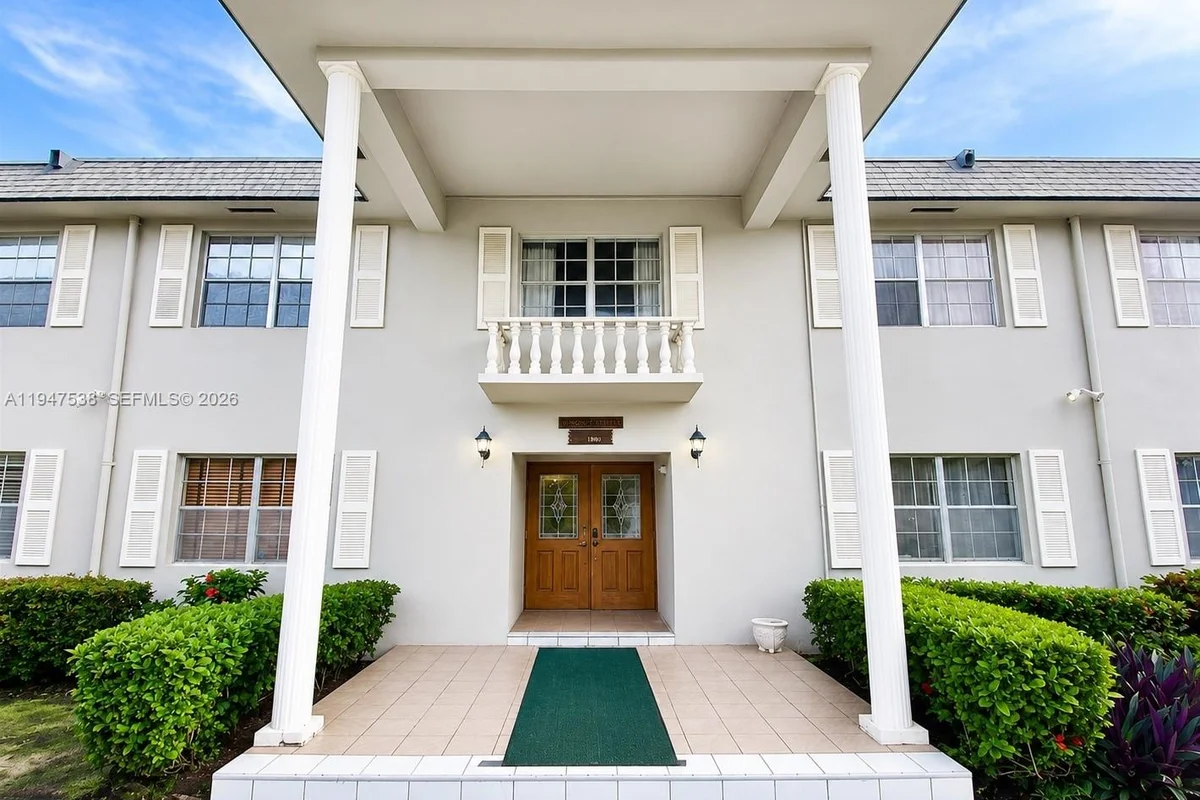 1520 Mckinley St #216E, Hollywood: photo 1 of 12