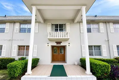 1520 Mckinley St #216E, Hollywood: photo 1 of 12