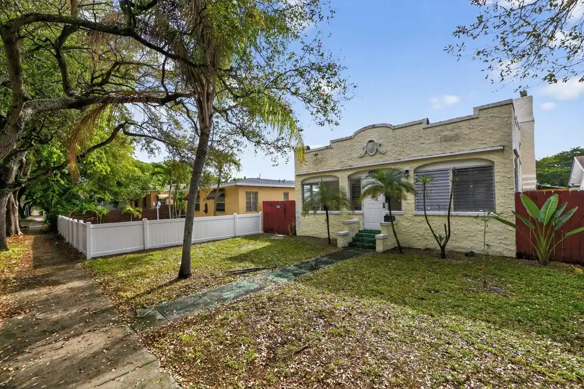 1934 Washington St, Hollywood: photo 1 of 33
