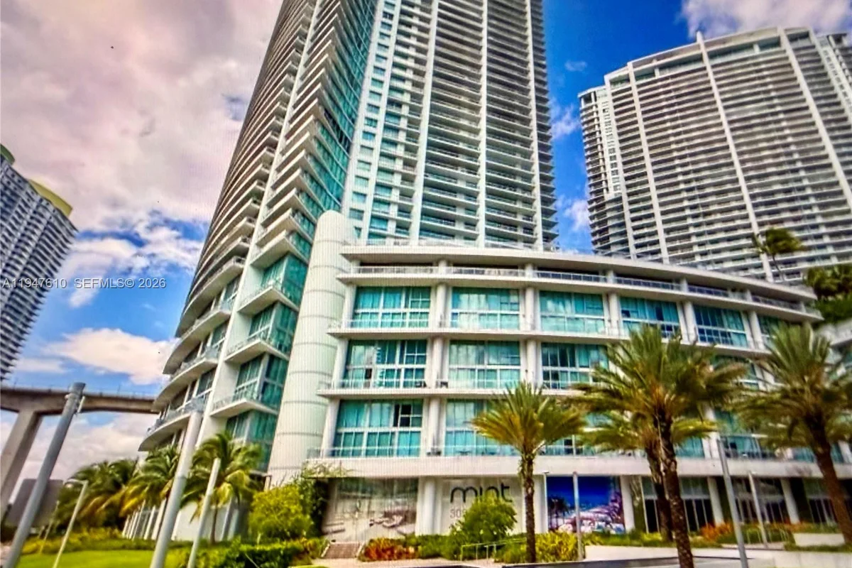 92 SW 3rd St #4709, Miami: photo 1 of 18