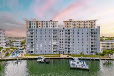 430 Golden Isles Dr #707, Hallandale Beach: photo 1 of 17