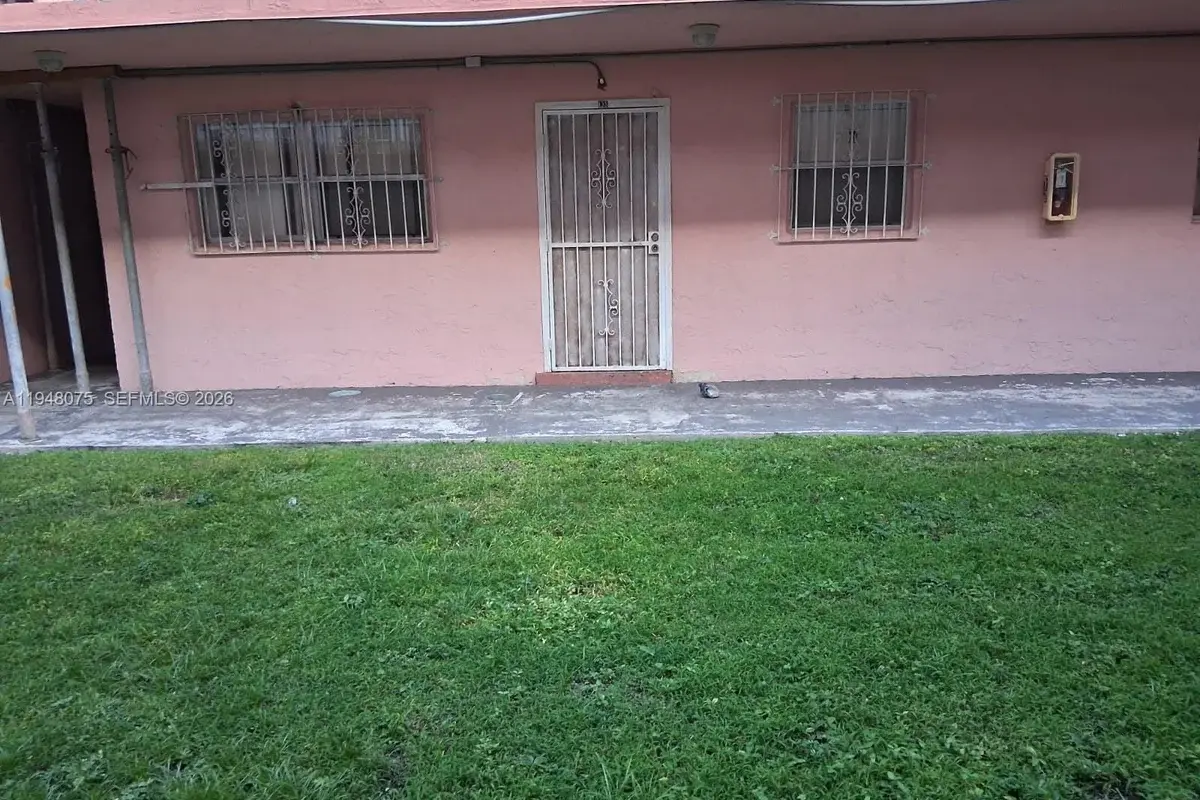 19791 SW 114th Ave #135, Miami: photo 1 of 9