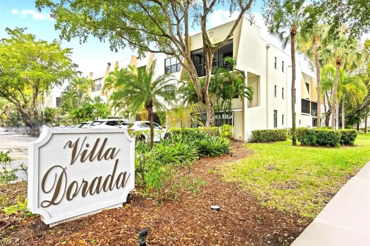 20441 NE 30th Ave #218-9, Miami: photo 1 of 18