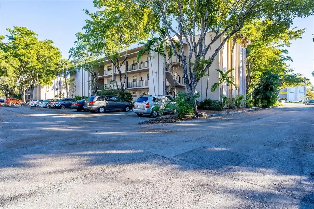 469 N Pine Island Rd #B302, Plantation: photo 1 of 33