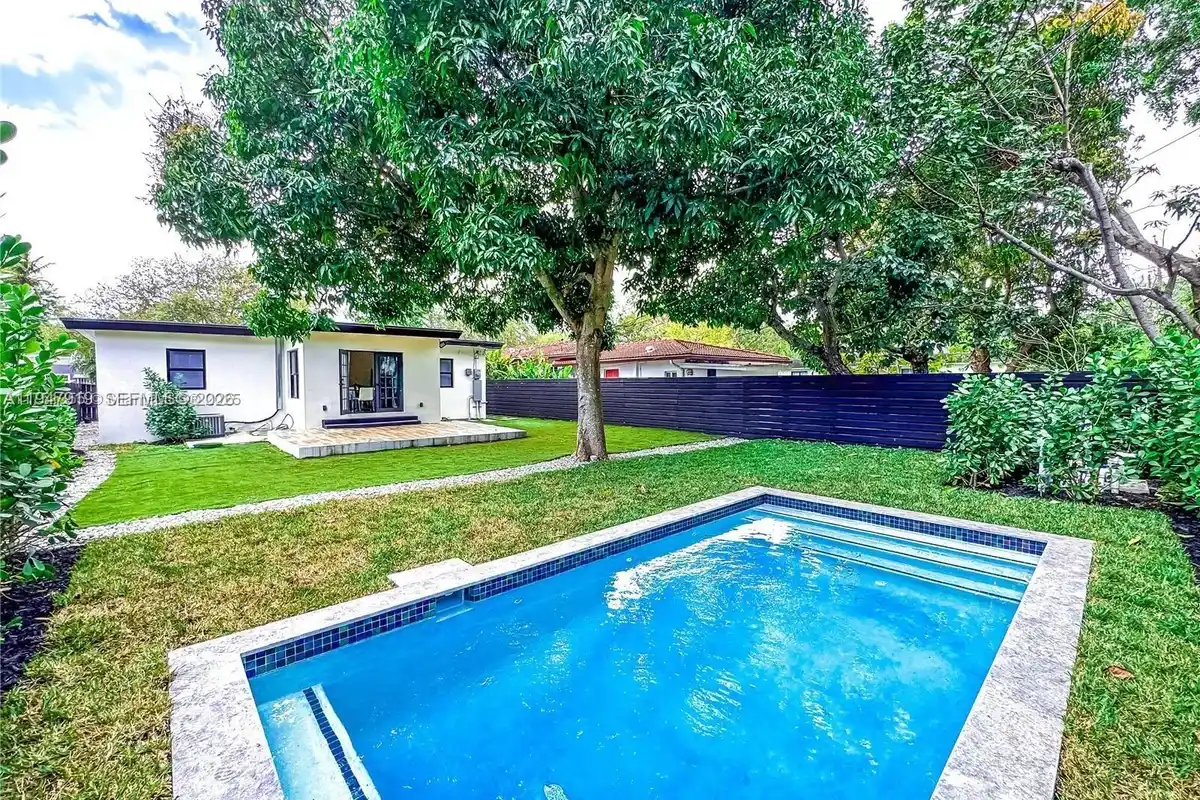 311 NE 90th St, El Portal: photo 1 of 11