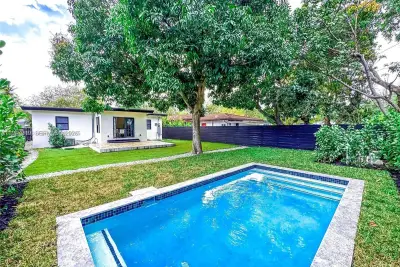 311 NE 90th St, El Portal: photo 1 of 11