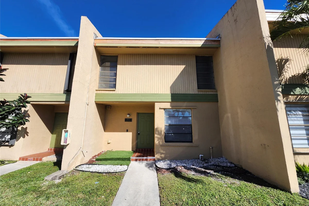 9421 NW 15th St #234, Pembroke Pines: photo 1 of 30
