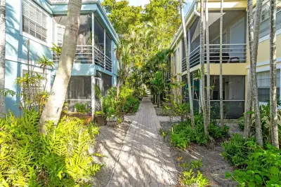 320 SE 10th Ave #D, Pompano Beach: photo 1 of 12