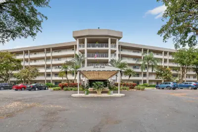 545 Oaks Ln #409, Pompano Beach: photo 1 of 25