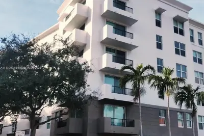 2401 NE 65th St #608, Fort Lauderdale: photo 1 of 25