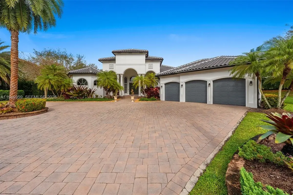 12401 N Stonebrook Cir, Davie: photo 1 of 61
