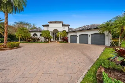 12401 N Stonebrook Cir, Davie: photo 1 of 61