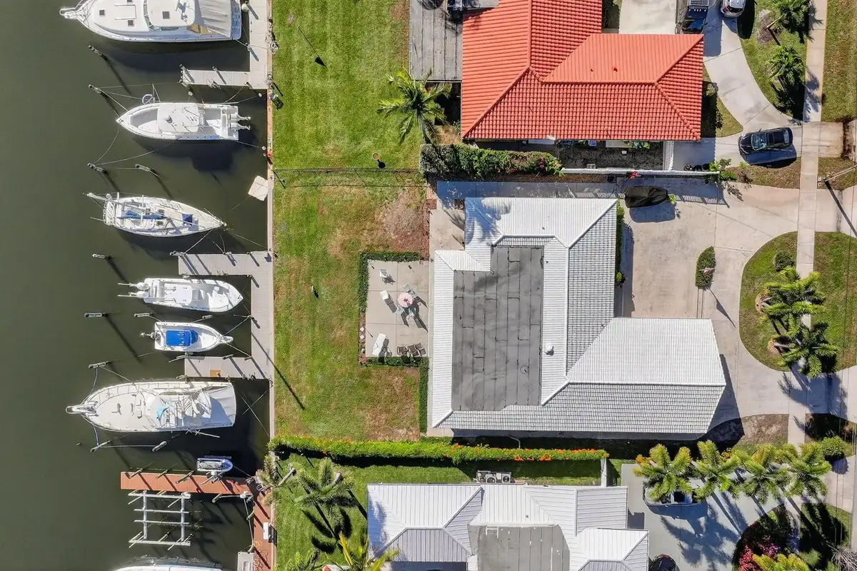 752 Lagoon Dr, North Palm Beach: photo 1 of 73