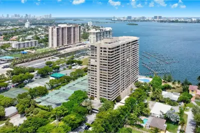 11113 Biscayne Blvd #PH8, Miami: photo 1 of 41