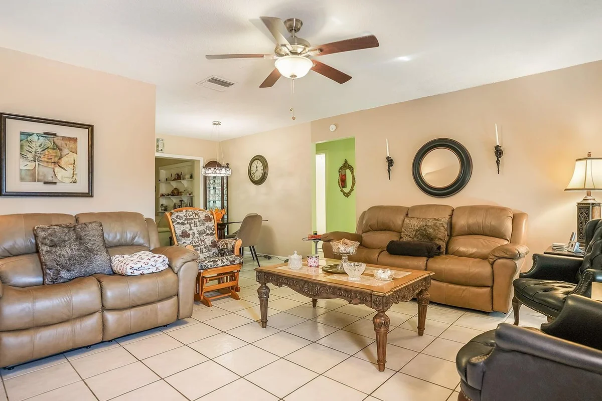 4929 NW 53rd St, Tamarac: photo 1 of 19