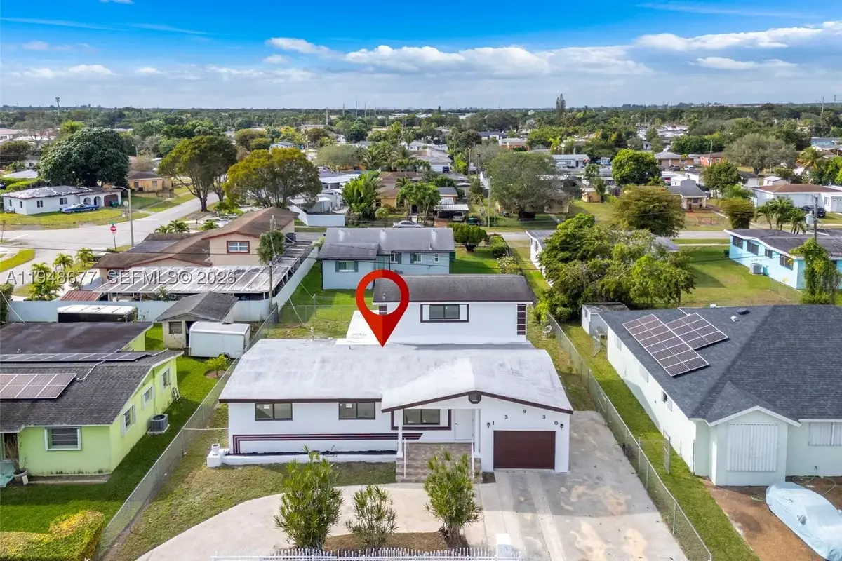 13930 Van Buren St, Miami: photo 1 of 37