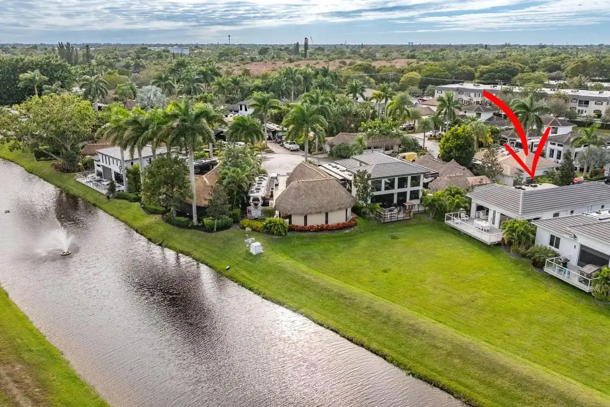 633 N Cortez Dr, Margate: photo 1 of 34