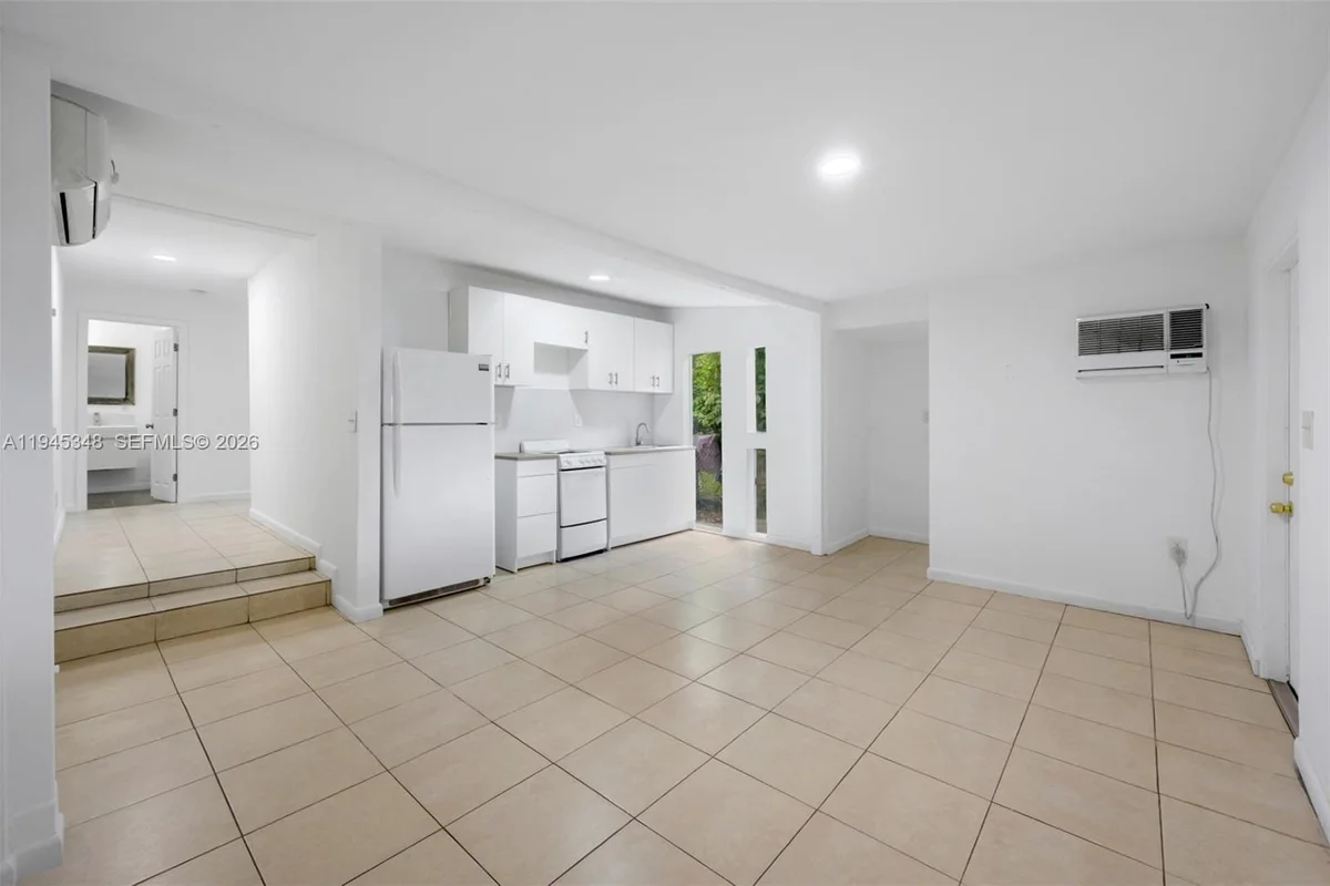348 NE 58th St, Miami: photo 1 of 16