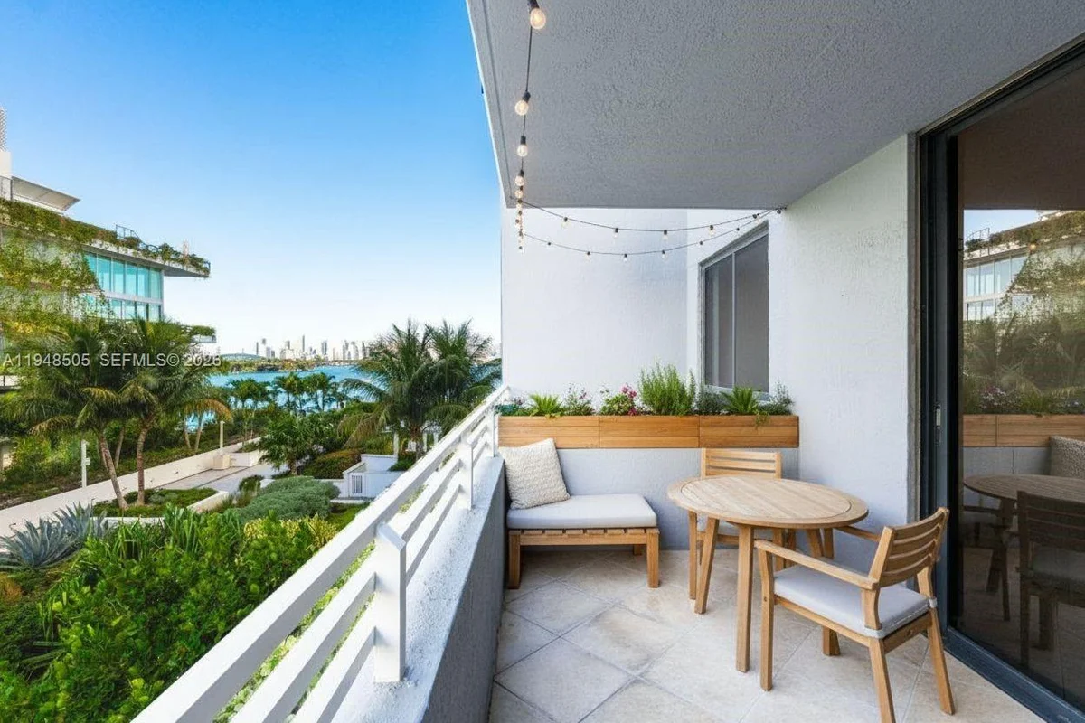 1330 West Ave #610, Miami Beach: photo 1 of 21
