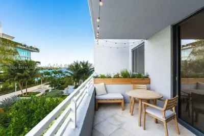 1330 West Ave #610, Miami Beach: photo 1 of 21