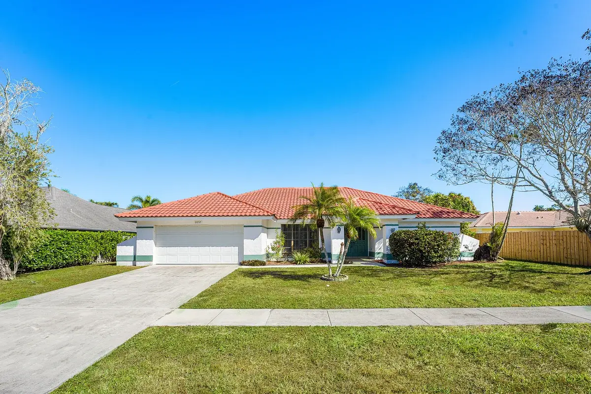 2057 Amesbury Cir, Wellington: photo 1 of 33
