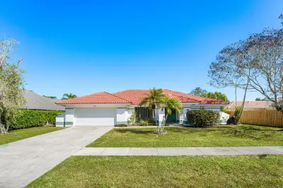 2057 Amesbury Cir, Wellington: photo 1 of 33