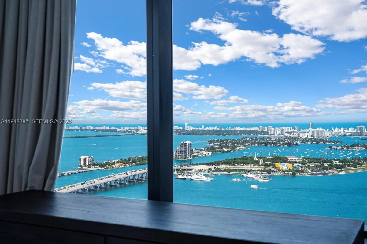 159 NE 6th St #5101, Miami: photo 1 of 47