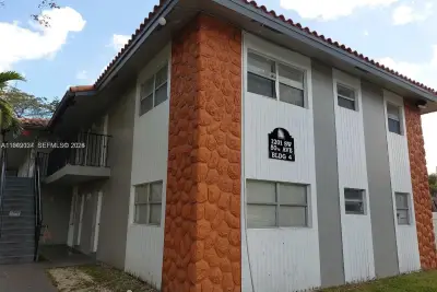 1201 SW 50th Ave #213-4, North Lauderdale: photo 1 of 8