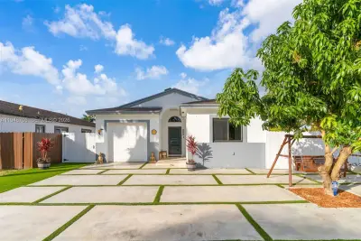 407 NW 9th Ct, Homestead: photo 1 of 37