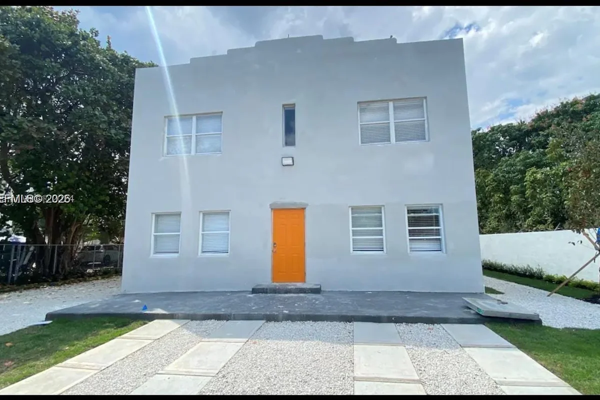 6828 NW 3rd Ave #1, Miami: photo 1 of 6