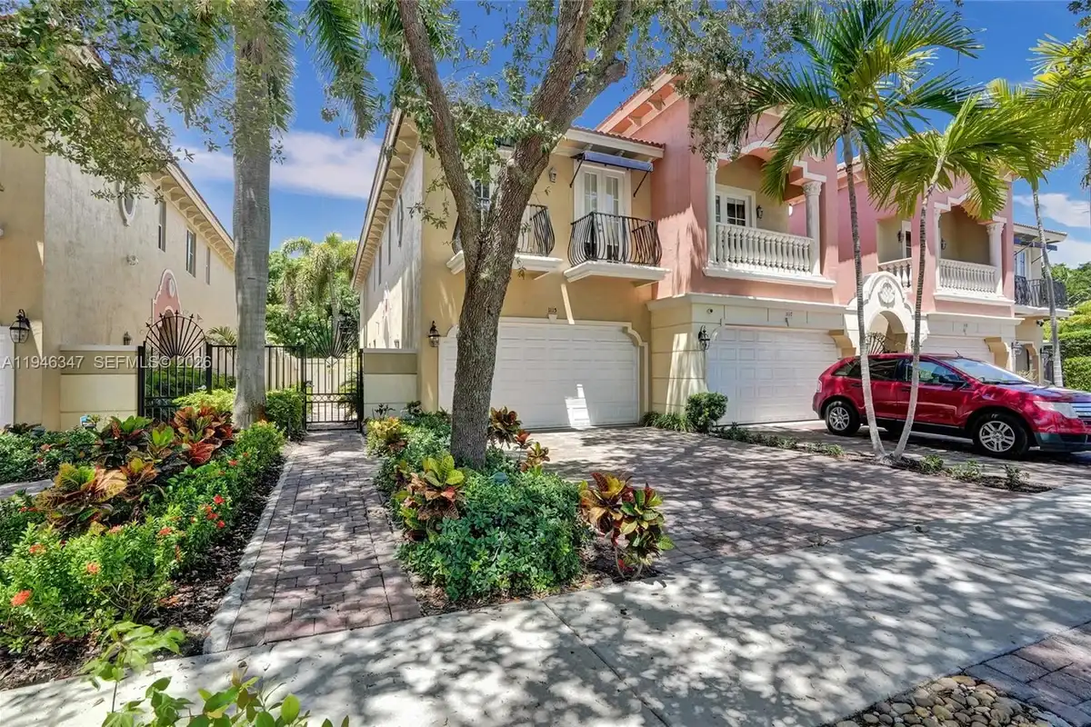 1115 NE 14th Ave, Fort Lauderdale: photo 1 of 75