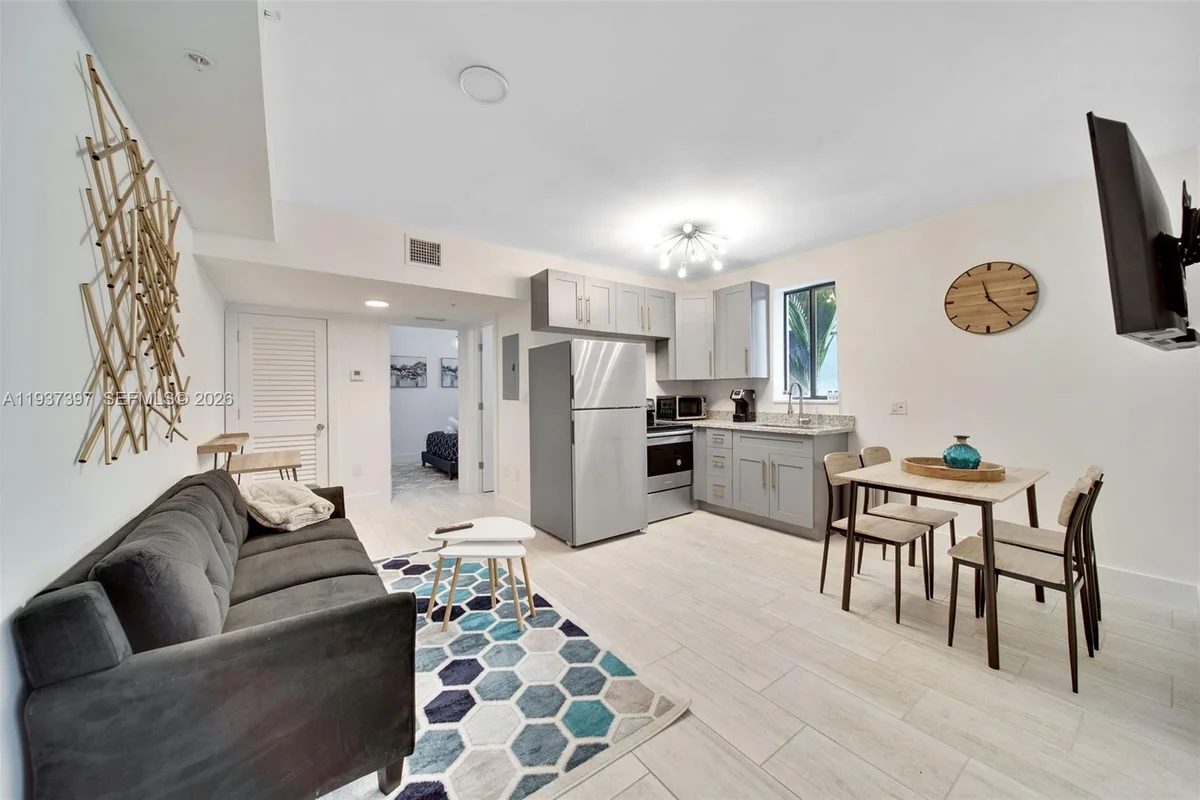 2162 SW 14th Ter #106, Miami: photo 1 of 13