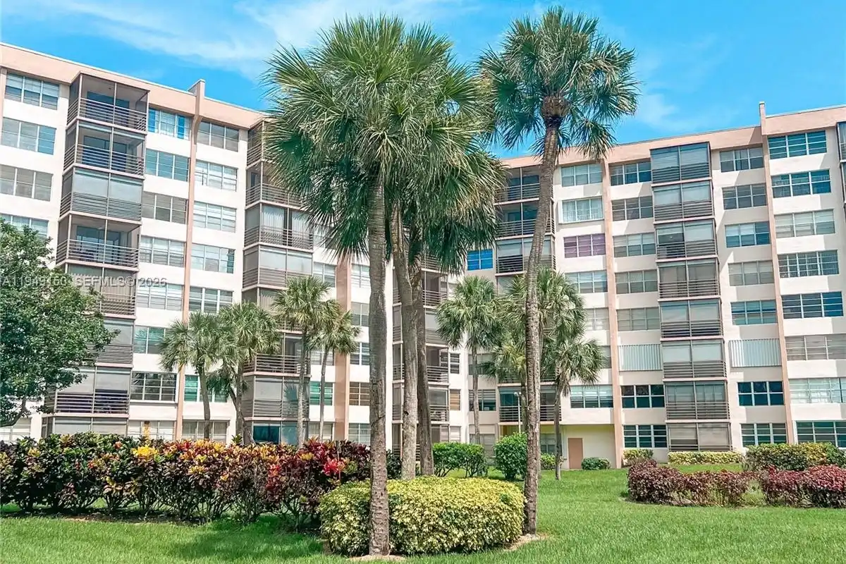 1000 Saint Charles Pl #721, Pembroke Pines: photo 1 of 38