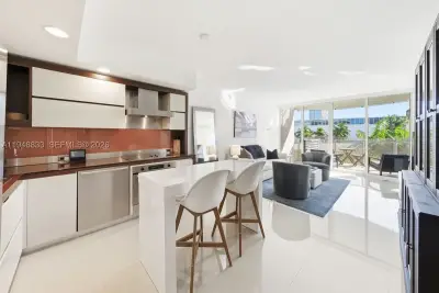 2155 Washington Ct #303, Miami Beach: photo 1 of 17