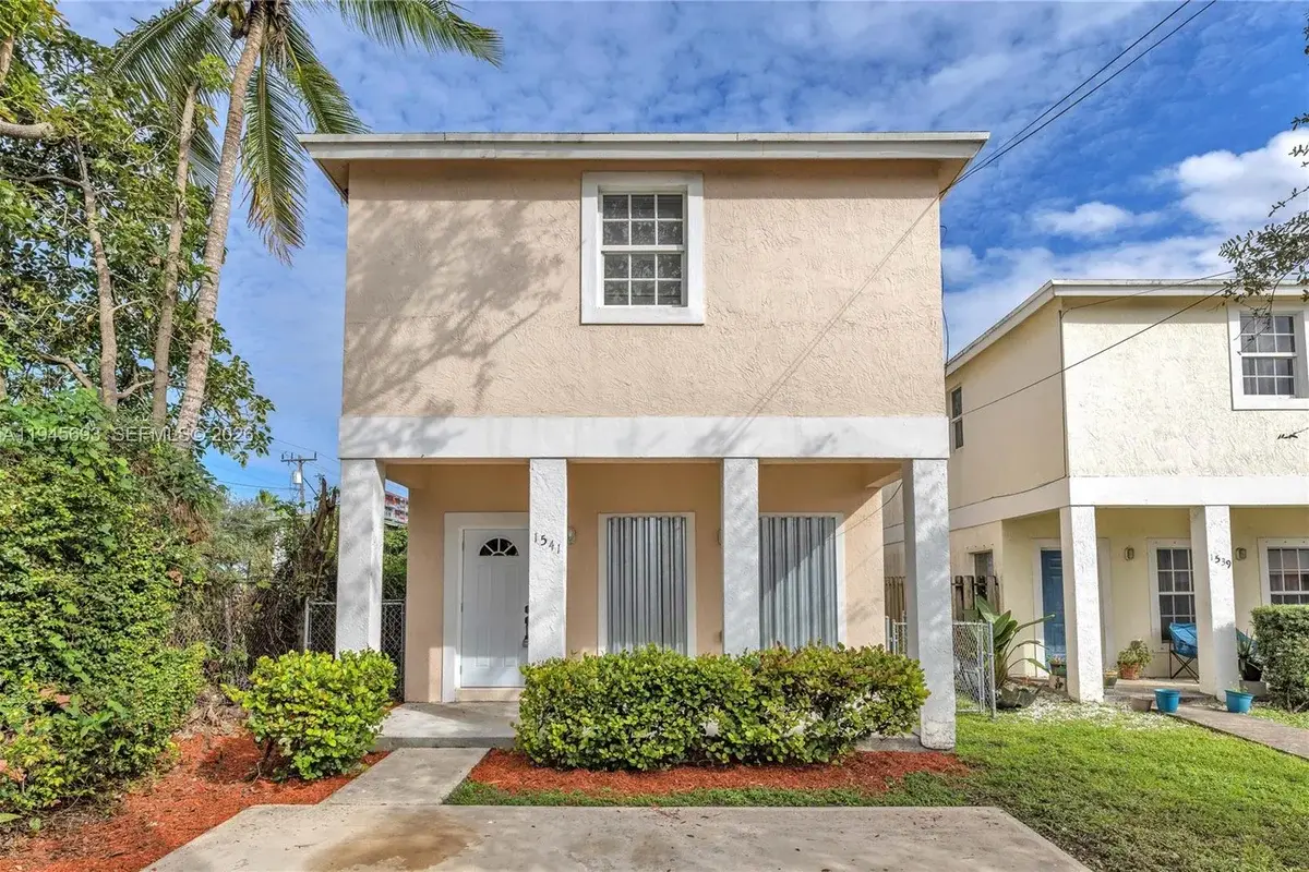 1541 NW 1st Ct, Miami: photo 1 of 10
