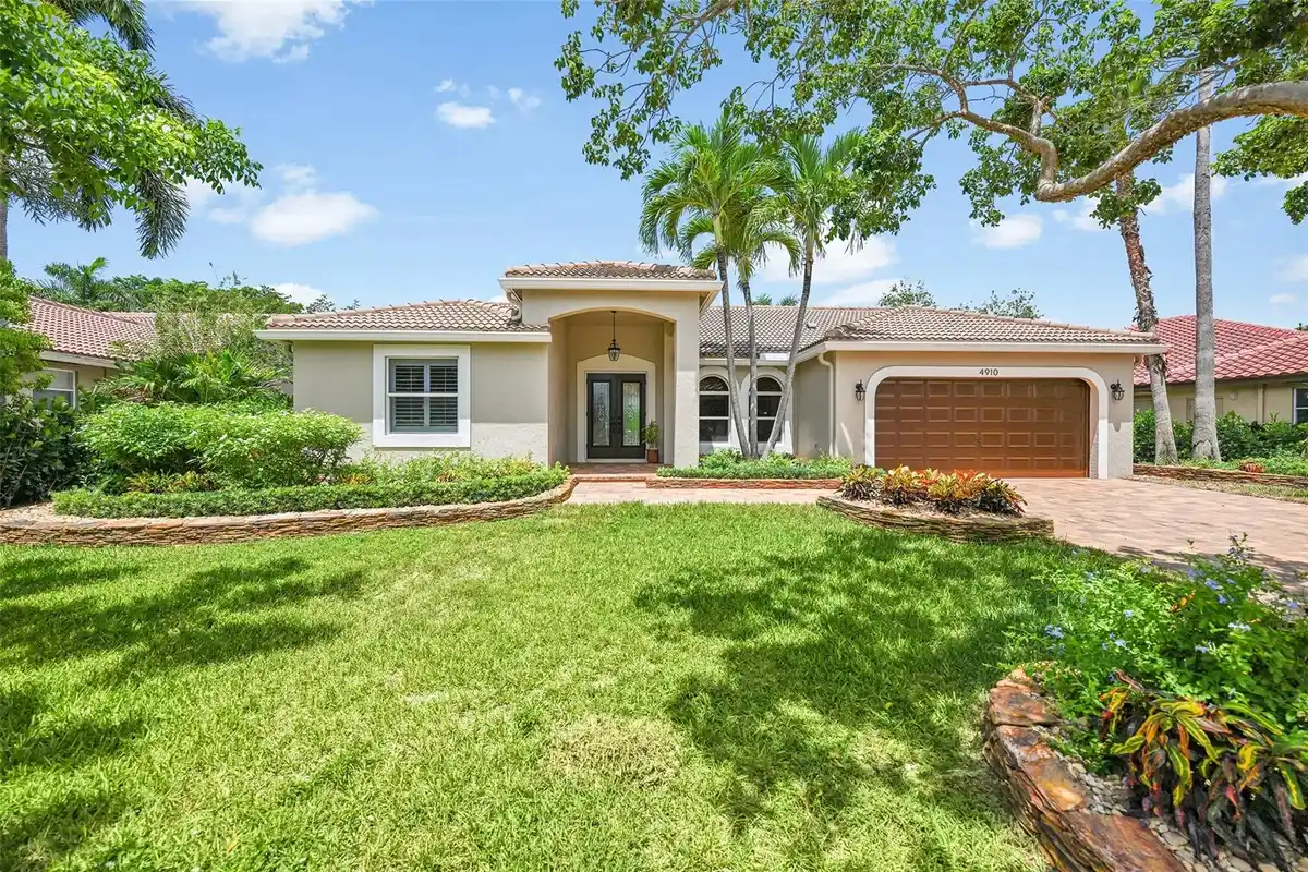 4910 NW 104th Ave, Coral Springs: photo 1 of 40