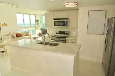 1861 S River Dr #2505, Miami: photo 1 of 39